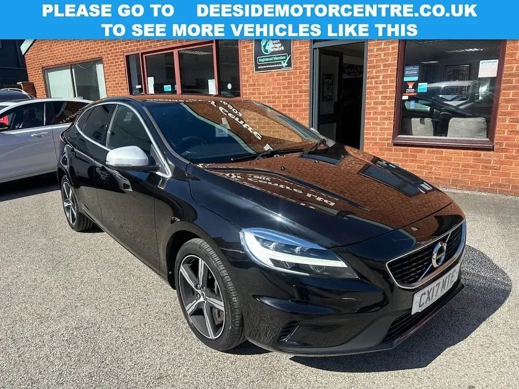 Begagnad Volvo V40 R-Design 122 HK (89 kW) 2017 Svart Halvkombi