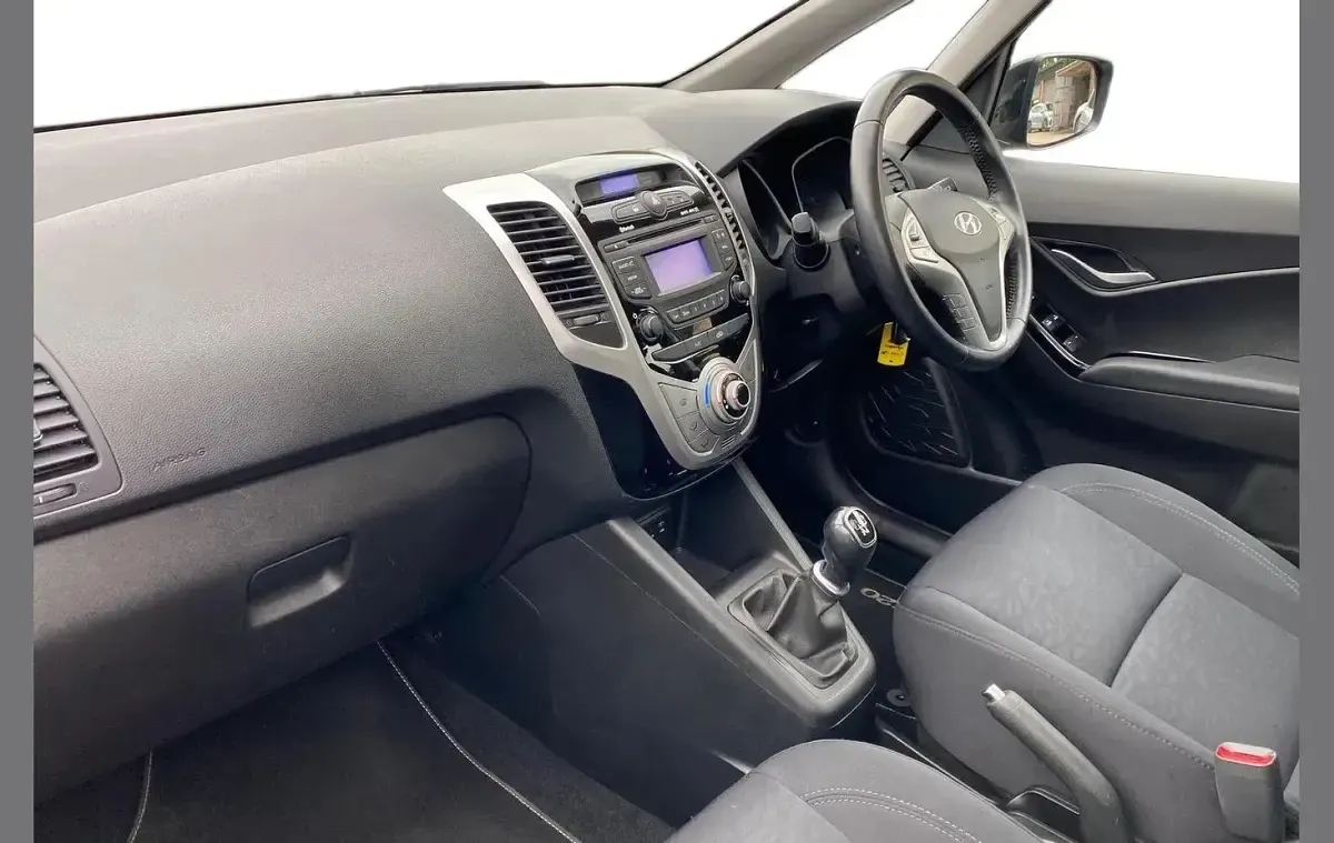 Used Hyundai ix20 Premium 88 HP (64 kW) 2016 Black Hatchback