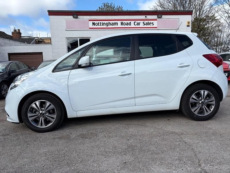 Used Kia Venga 125 HP (91 kW) 2019 White Hatchback