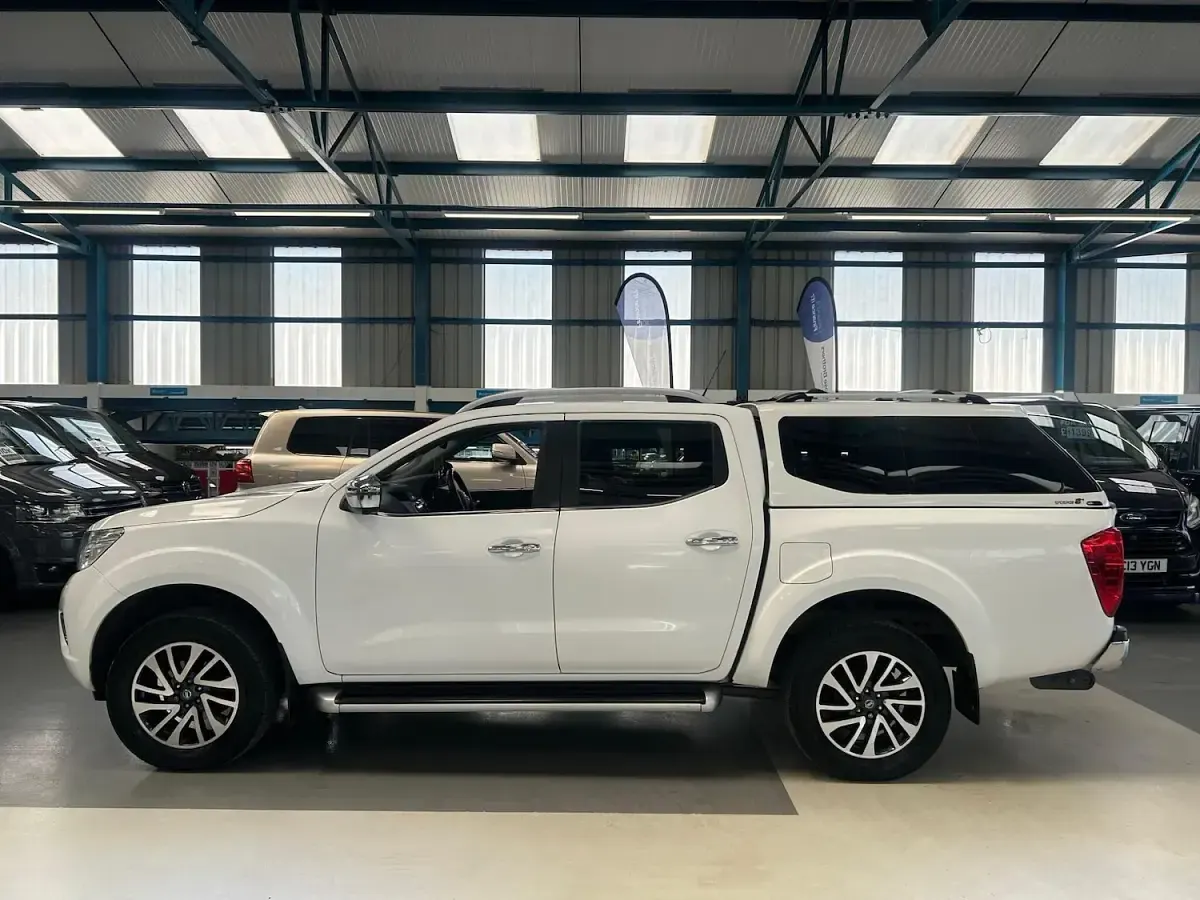 Used Nissan Navara Tekna 190 HP (139 kW) 2016 White Pickup