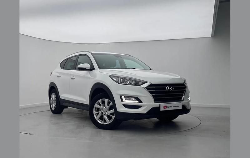 White Used 2019 Hyundai Tucson SE SUV | £11,399 (Fair price) - Image 1/4