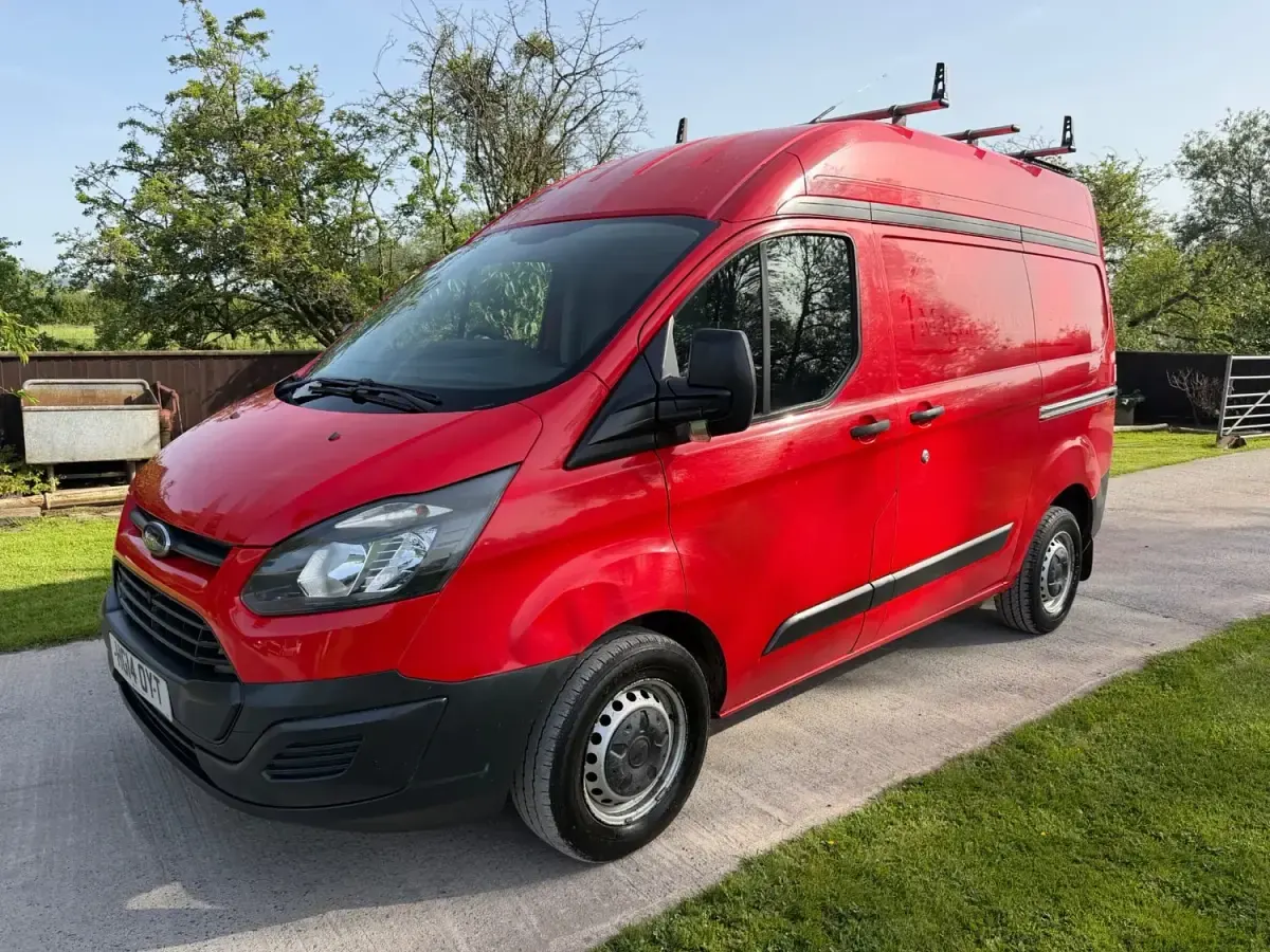 Used Ford Transit Custom 100 HP (73 kW) 2014 Red Van