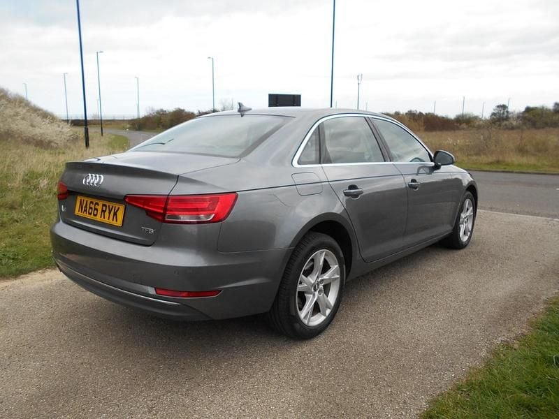 Begagnad Audi A4 Sport 2016 Grå Sedan