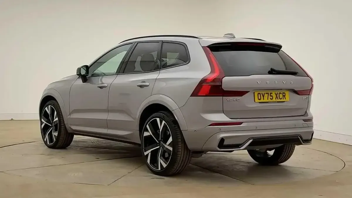 Used Volvo XC60 Ultra 250 HP (183 kW) 2025 Silver SUV