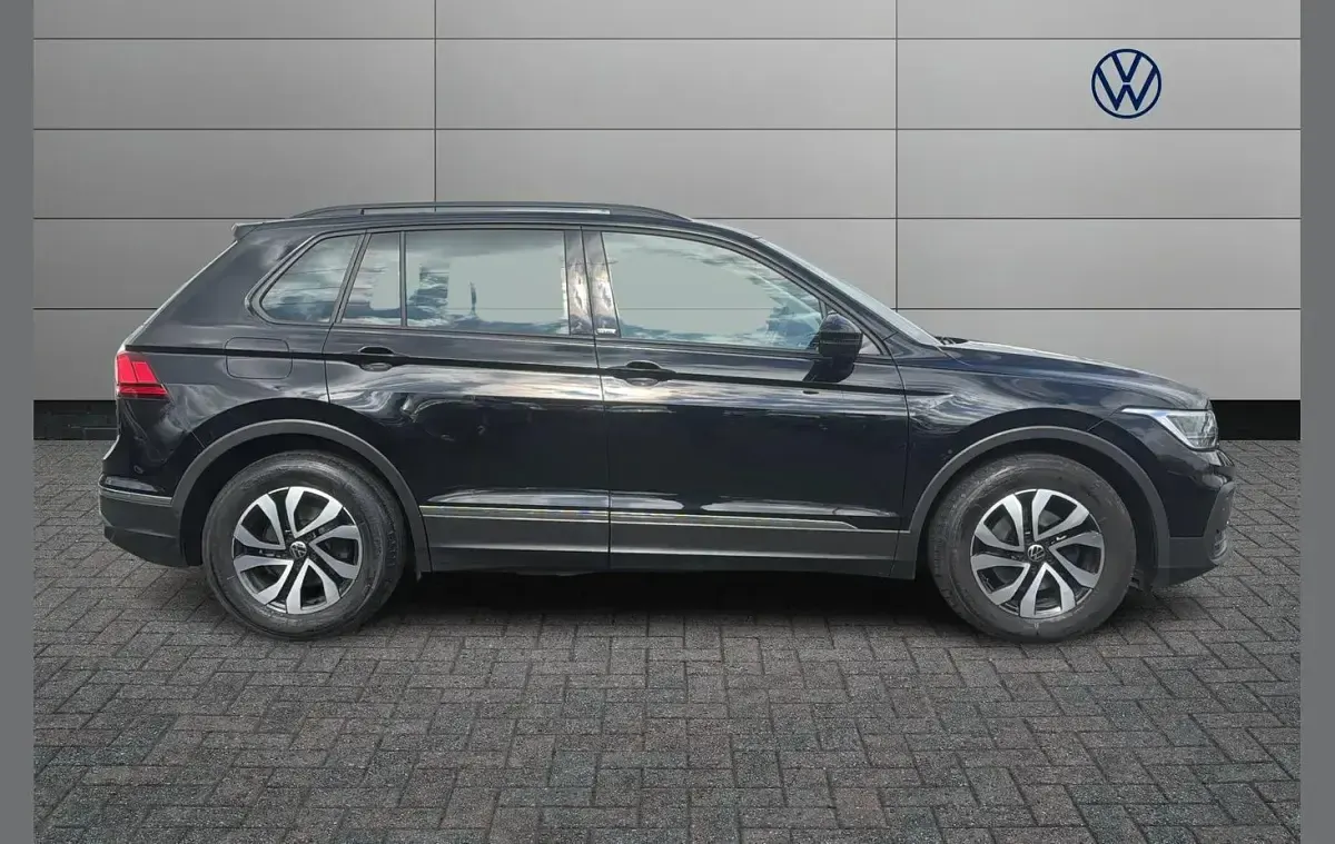 Used VW Tiguan Active 150 HP (110 kW) 2022 Black SUV