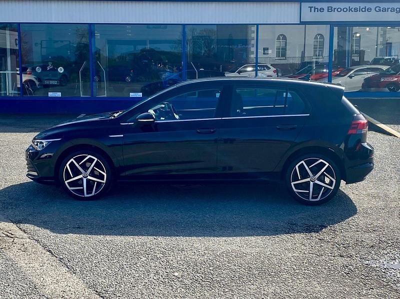 Second-hand VW Golf VII Style 150 CP (110 kW) 2021 Negru Hatchback