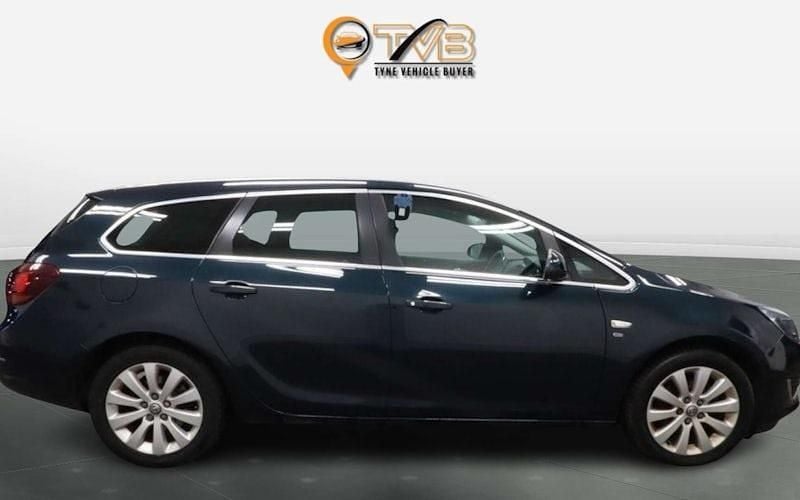 Used Vauxhall Astra Elite 165 HP (121 kW) 2014 Green Estate