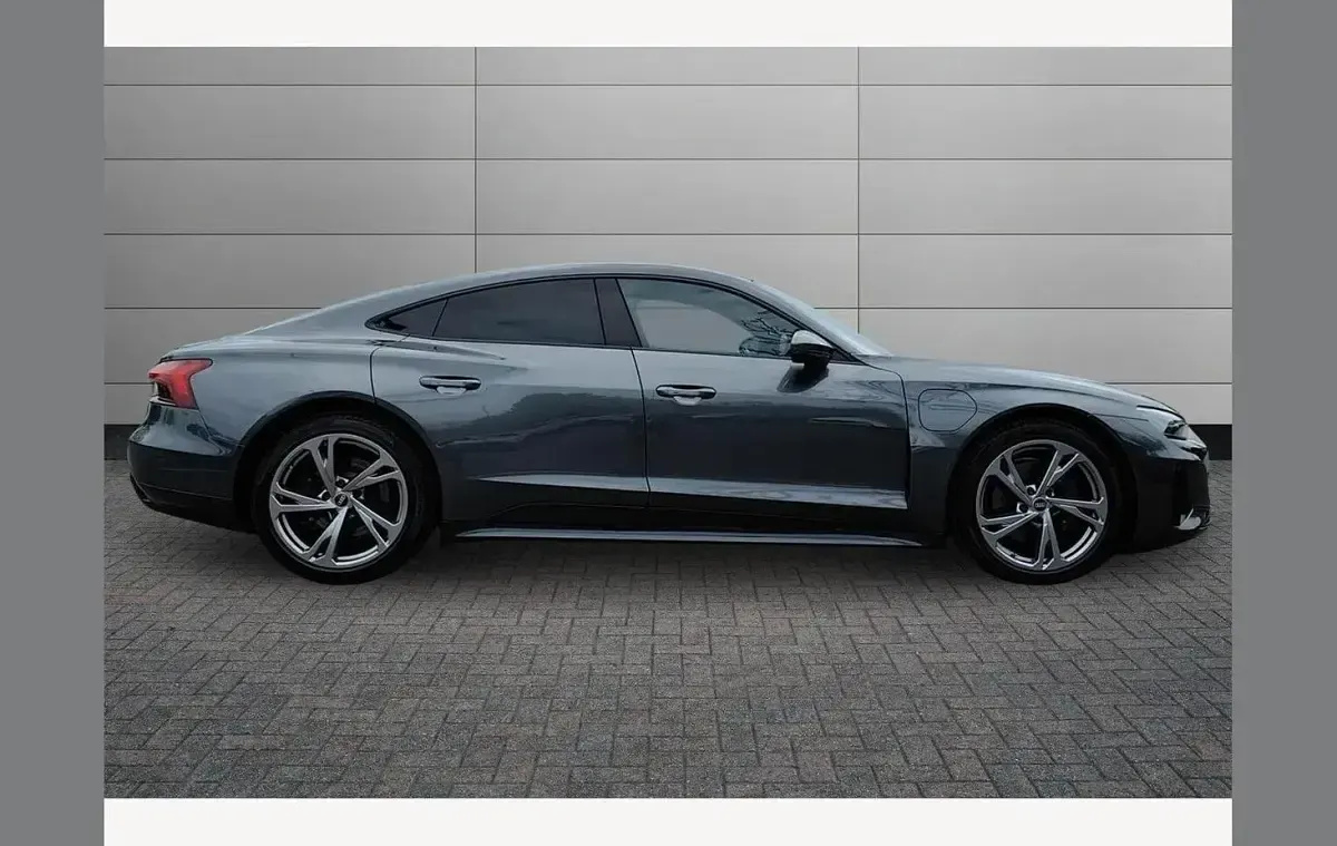 Used Audi e-tron GT quattro Comfort 384 kW (523 HP) 2022 Grey Sedan