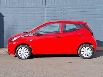 Usado Toyota Aygo 72 HP (52 kW) 2020 Vermelho Citadino