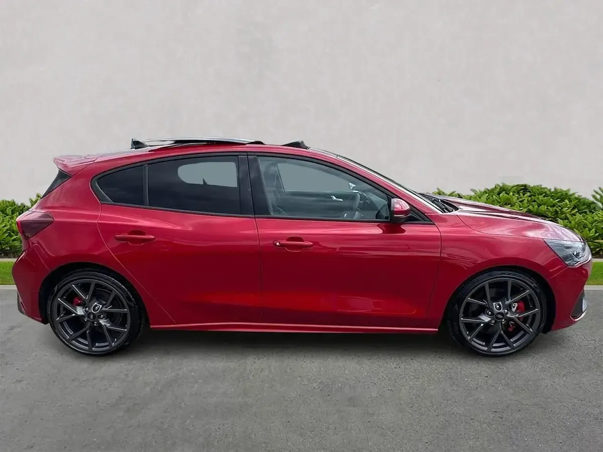 New Ford Focus ST 280 HP (205 kW) 2026 Red Hatchback