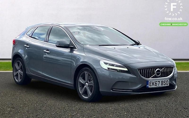 Used 2019 Volvo V40 Inscription Estate | £15,299 (Fair price) - Image 1/3