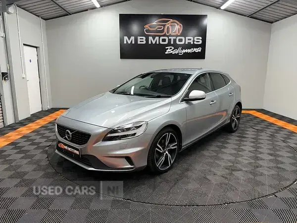 Used Volvo V40 R-Design Pro 120 HP (88 kW) 2018 Silver Hatchback