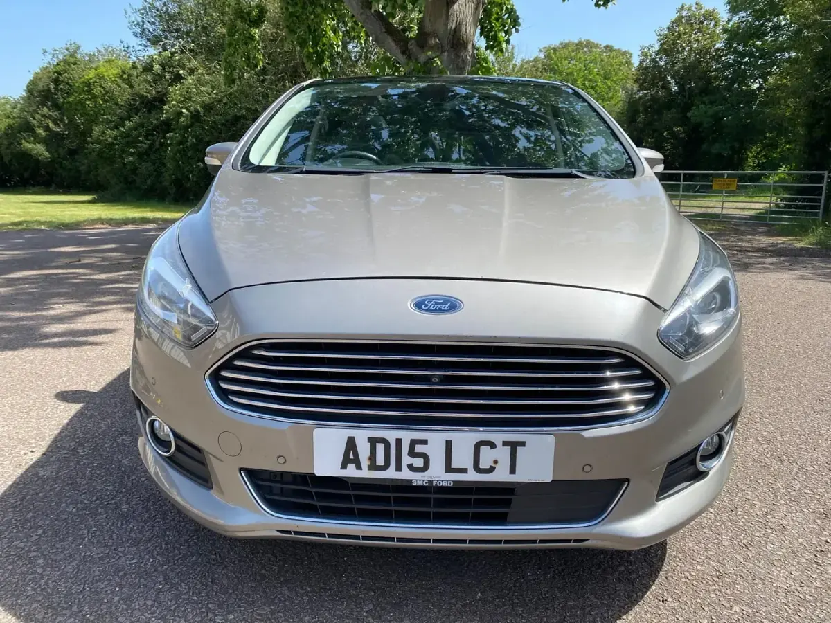 Begagnad Ford S-MAX Titanium 180 HK (132 kW) 2015 Silver Minibuss