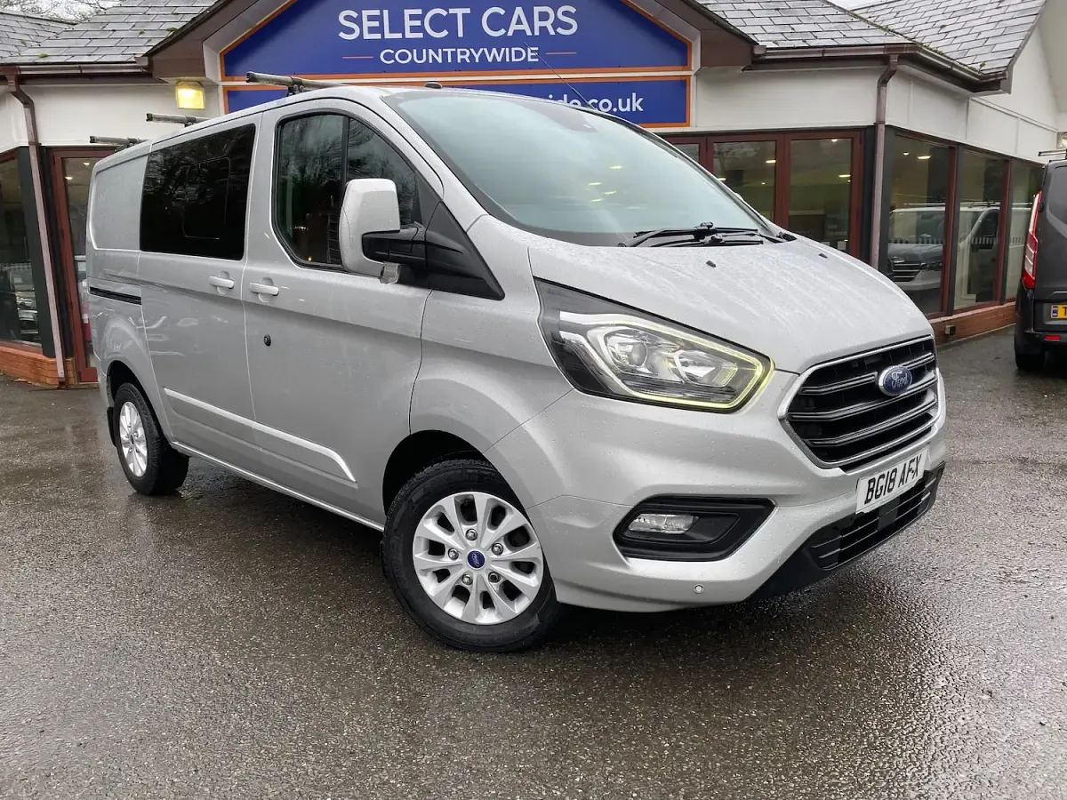Used Ford 300 Limited 130 HP (95 kW) 2018 Silver Van
