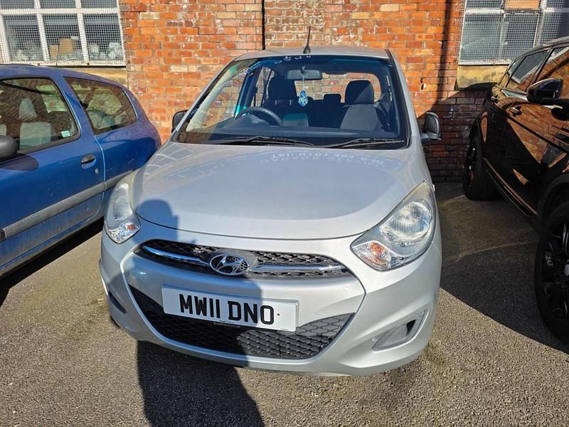 Used Hyundai i10 Classic 86 HP (63 kW) 2011 Silver Hatchback