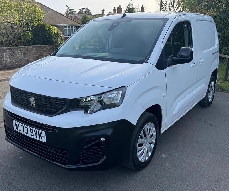 Used Peugeot Partner Premium 131 HP (96 kW) 2023 White MPV