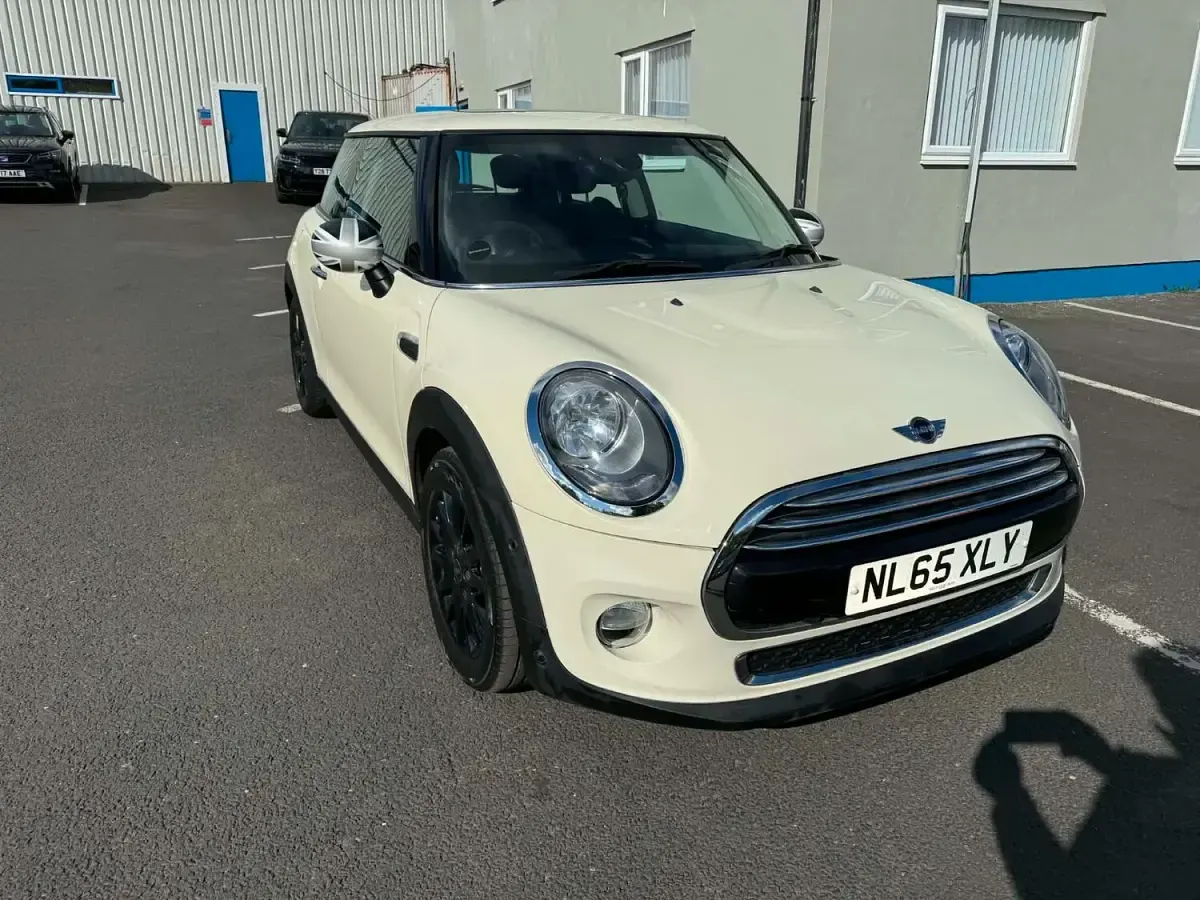 Used Mini Cooper Hatch 136 HP (100 kW) 2015 White Hatchback