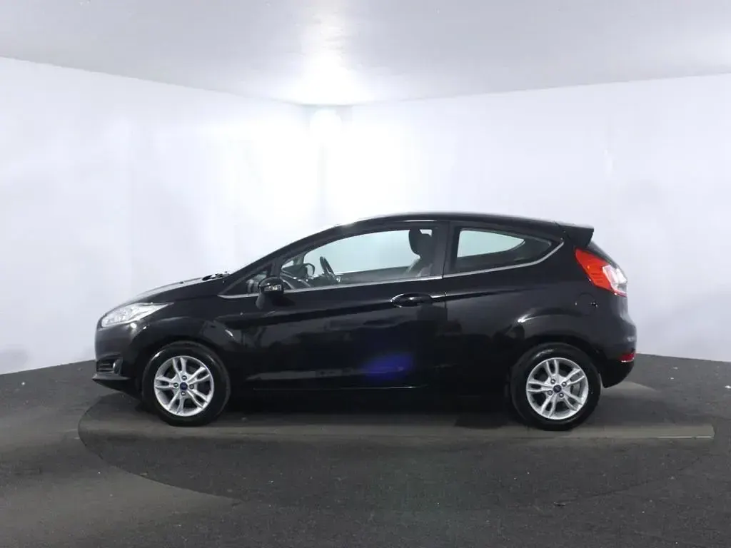 Used Ford Fiesta Zetec 100 HP (73 kW) 2015 Black Hatchback