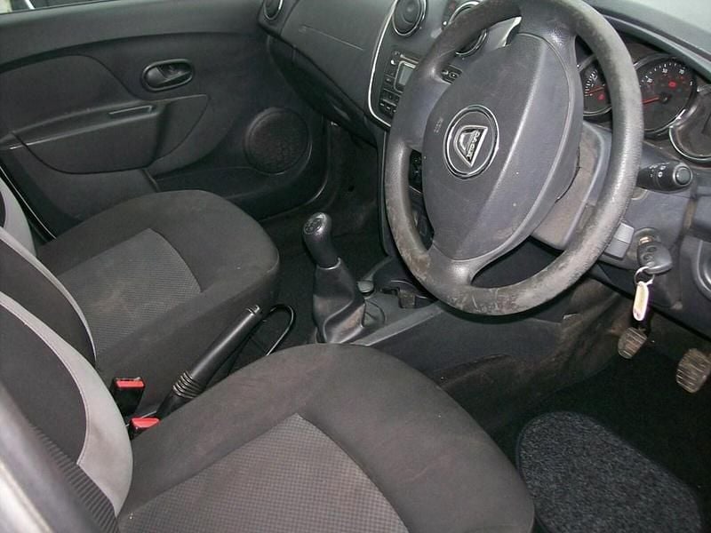 Second-hand Dacia Logan MCV Ambiance 2016 Argintiu Break
