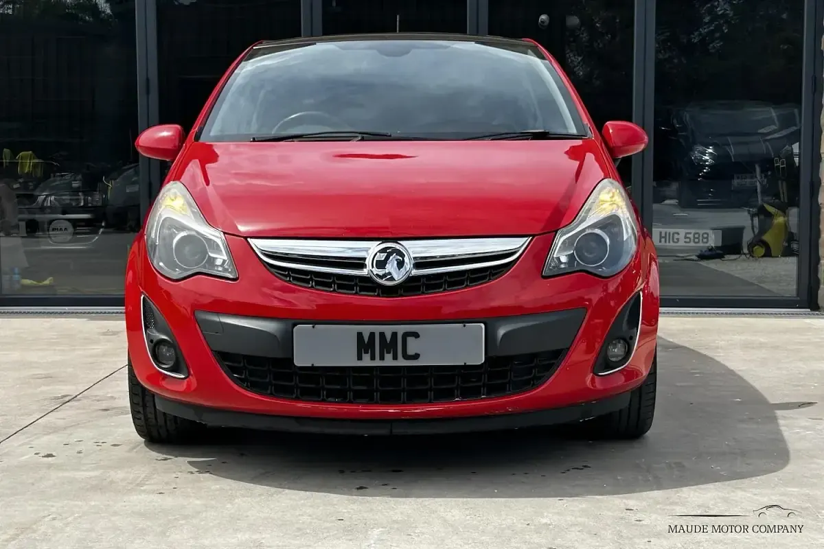Used Vauxhall Corsa 95 HP (69 kW) 2014 Red Hatchback