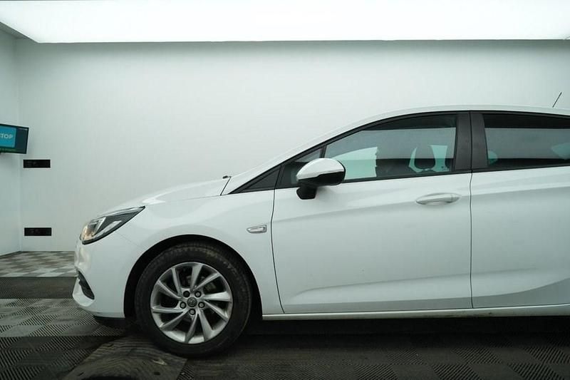 Used Vauxhall Astra Business Edition 105 HP (77 kW) 2020 White Hatchback