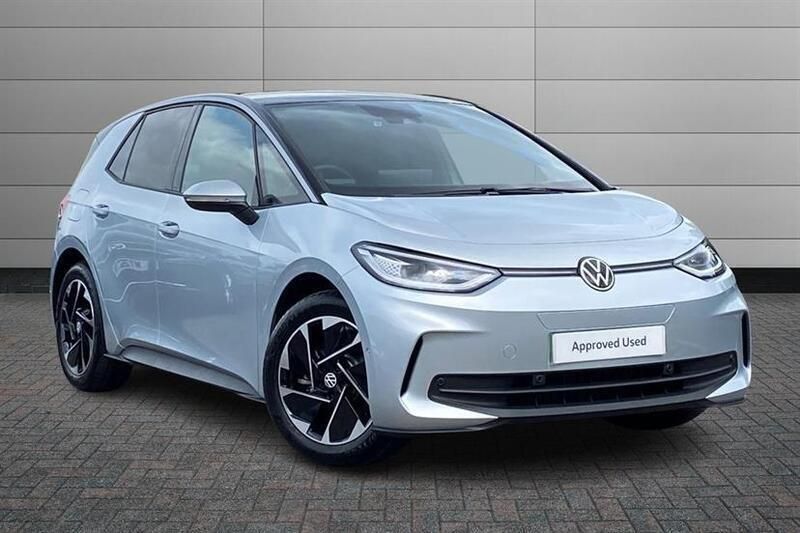 Scale silver with solid black roof Used 2025 VW ID.3 Pro Hatchback | £26,295 (Fair price) - Image 1/4