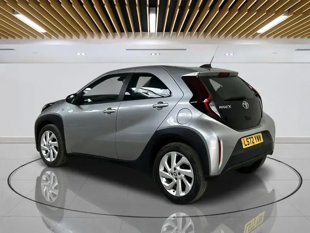 Used Toyota Aygo X PURE 72 HP (52 kW) 2022 Silver SUV