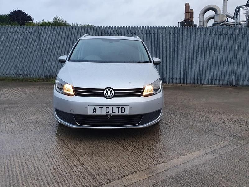 Used VW Touran SE 105 HP (77 kW) 2011 Silver MPV