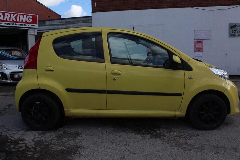 Gebraucht Peugeot 107 68 PS (50 kW) 2006 Gelb Kleinwagen