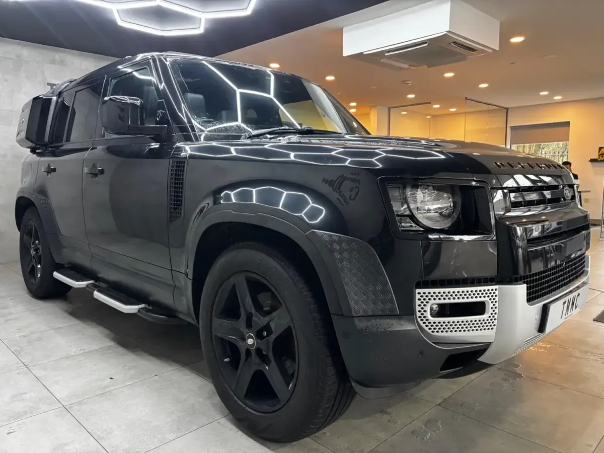 Usado Land Rover Defender SE 300 CV (220 kW) 2021 Negro SUV