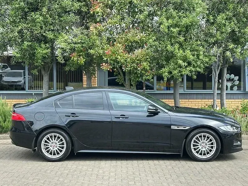 Used Jaguar XE R-Sport 180 HP (132 kW) 2017 Black Sedan