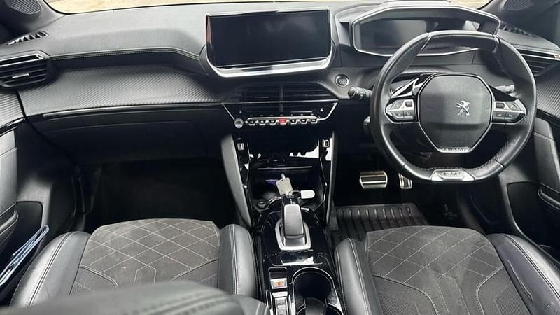 Used Peugeot e-208 Premium 98 kW (134 HP) 2021 Red Hatchback