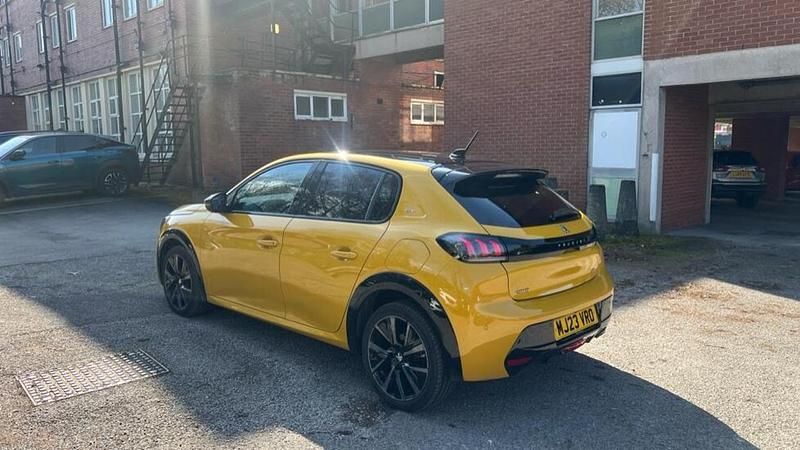 Used Peugeot 208 GT 99 HP (72 kW) 2023 Yellow Hatchback