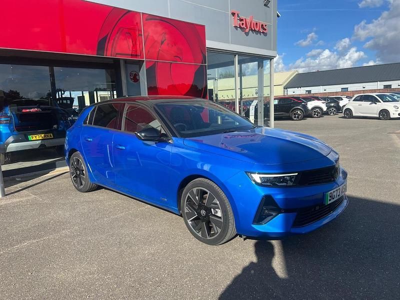 Second-hand Vauxhall Astra Ultimate 114 kW (156 CP) 2023 Albastru Hatchback