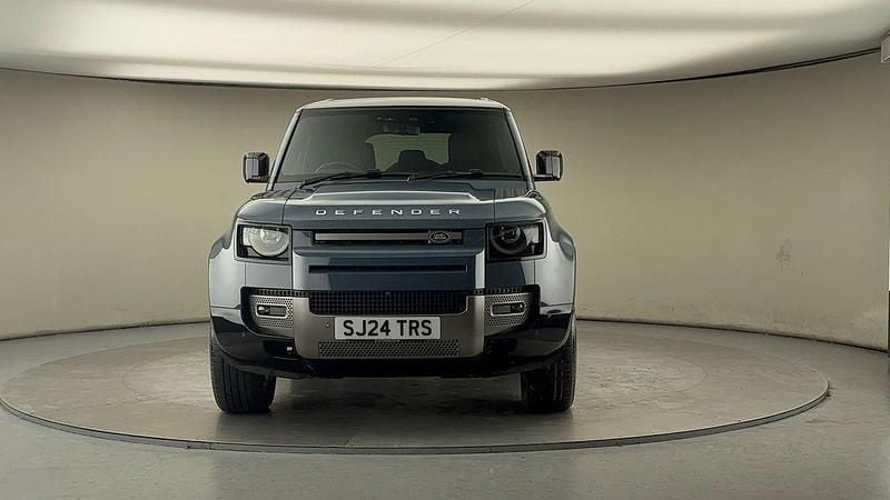 Used Land Rover Defender HSE Dynamic 250 HP (183 kW) 2024 Nebelquell blue SUV