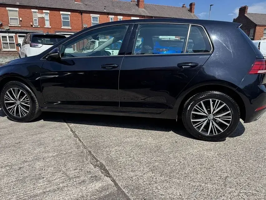 Used VW Golf VII SE 110 HP (80 kW) 2018 Black Hatchback
