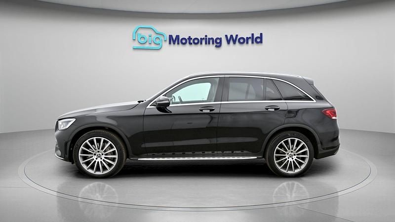 Used Mercedes GLC300 AMG line 241 HP (177 kW) 2020 Black Estate