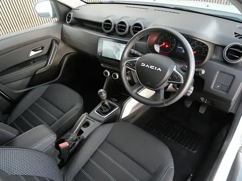 Used Dacia Duster Journey 130 HP (95 kW) 2023 White SUV