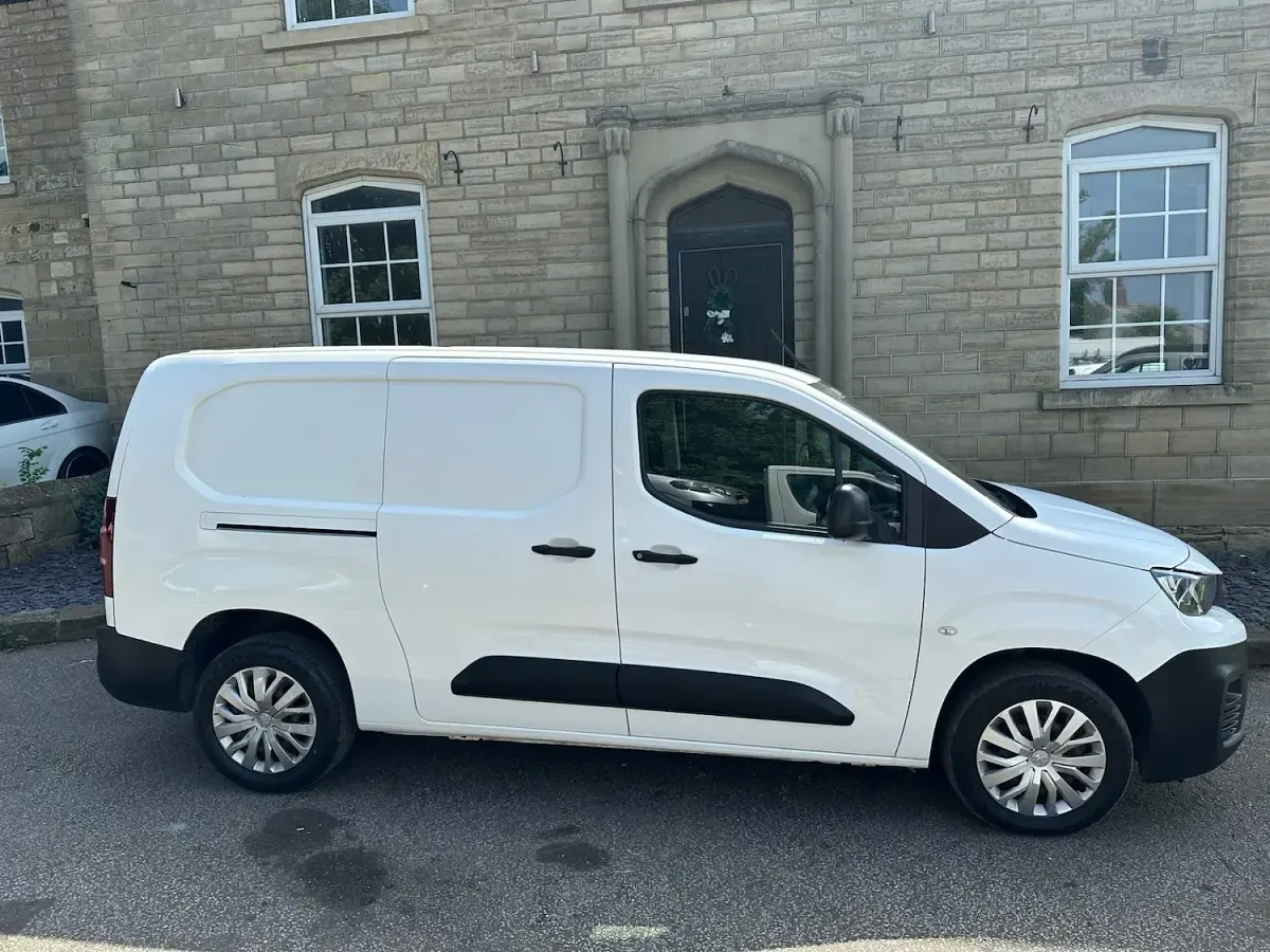 Used Peugeot Partner 131 HP (96 kW) 2019 White MPV