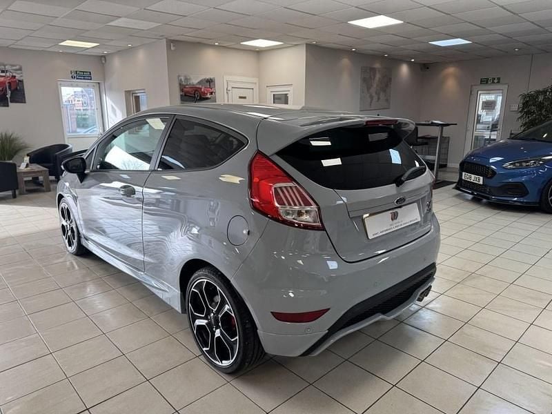 Used Ford Fiesta ST200 200 HP (147 kW) 2017 Grey Hatchback