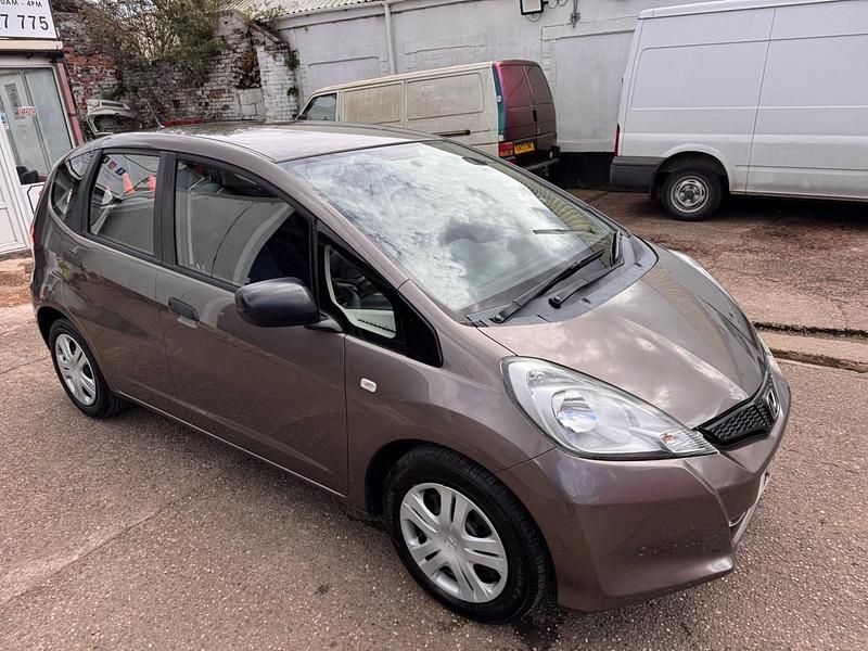 Used Honda Jazz S 90 HP (66 kW) 2013 Brown Hatchback