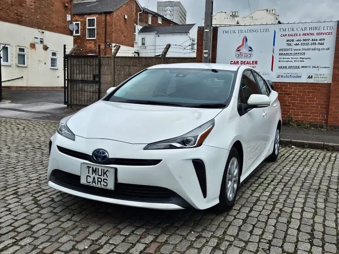 Used Toyota Prius 122 HP (89 kW) 2020 White Hatchback