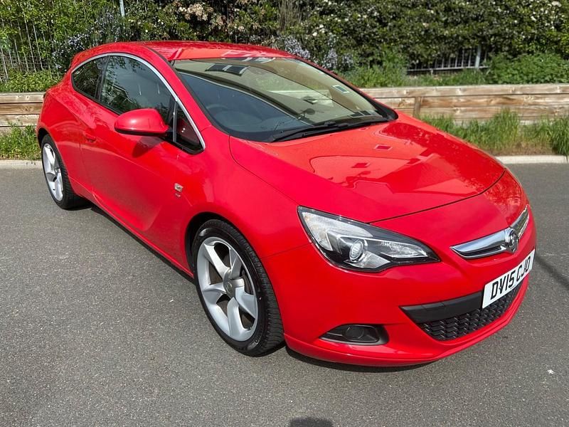 Used Vauxhall Astra SRi 136 HP (100 kW) 2015 Red Coupe