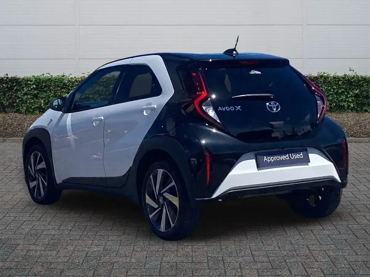 Used Toyota Aygo X 72 HP (52 kW) 2023 White SUV