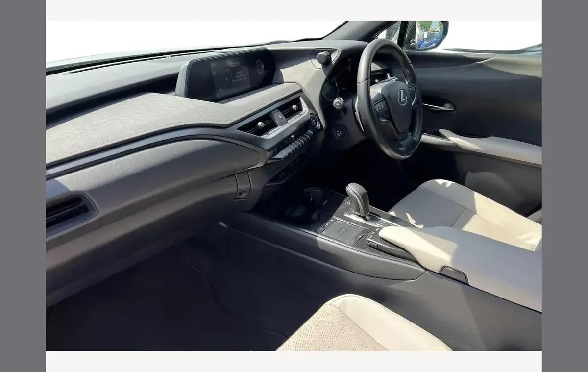 Used Lexus UX 300e 150 kW (204 HP) 2021 Silver SUV