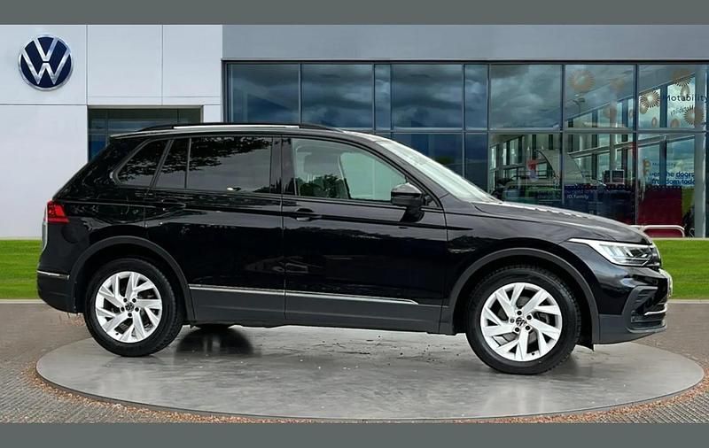 Used VW Tiguan Life 150 HP (110 kW) 2021 Deep black pearl SUV