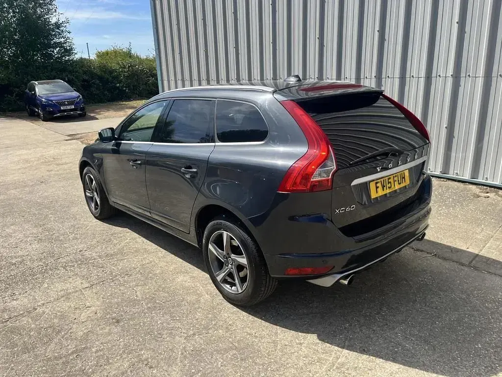 Used Volvo XC60 R-Design 190 HP (139 kW) 2015 Grey SUV
