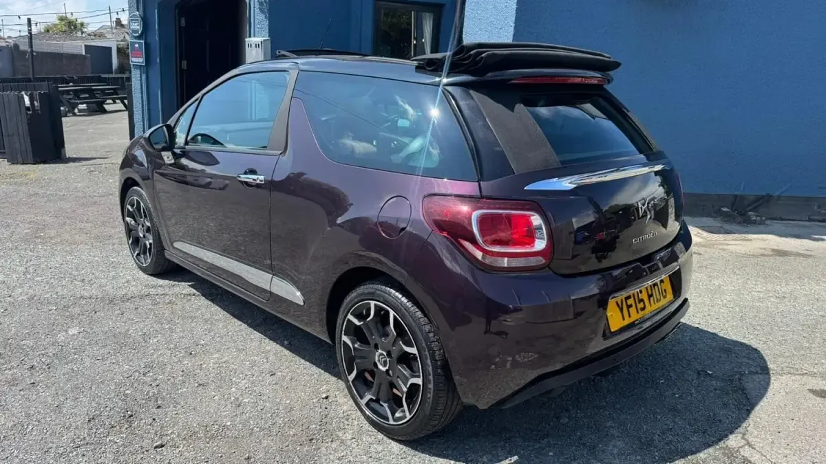 Używany Citroën DS3 Cabriolet 2015 Purpurowy Kabriolet