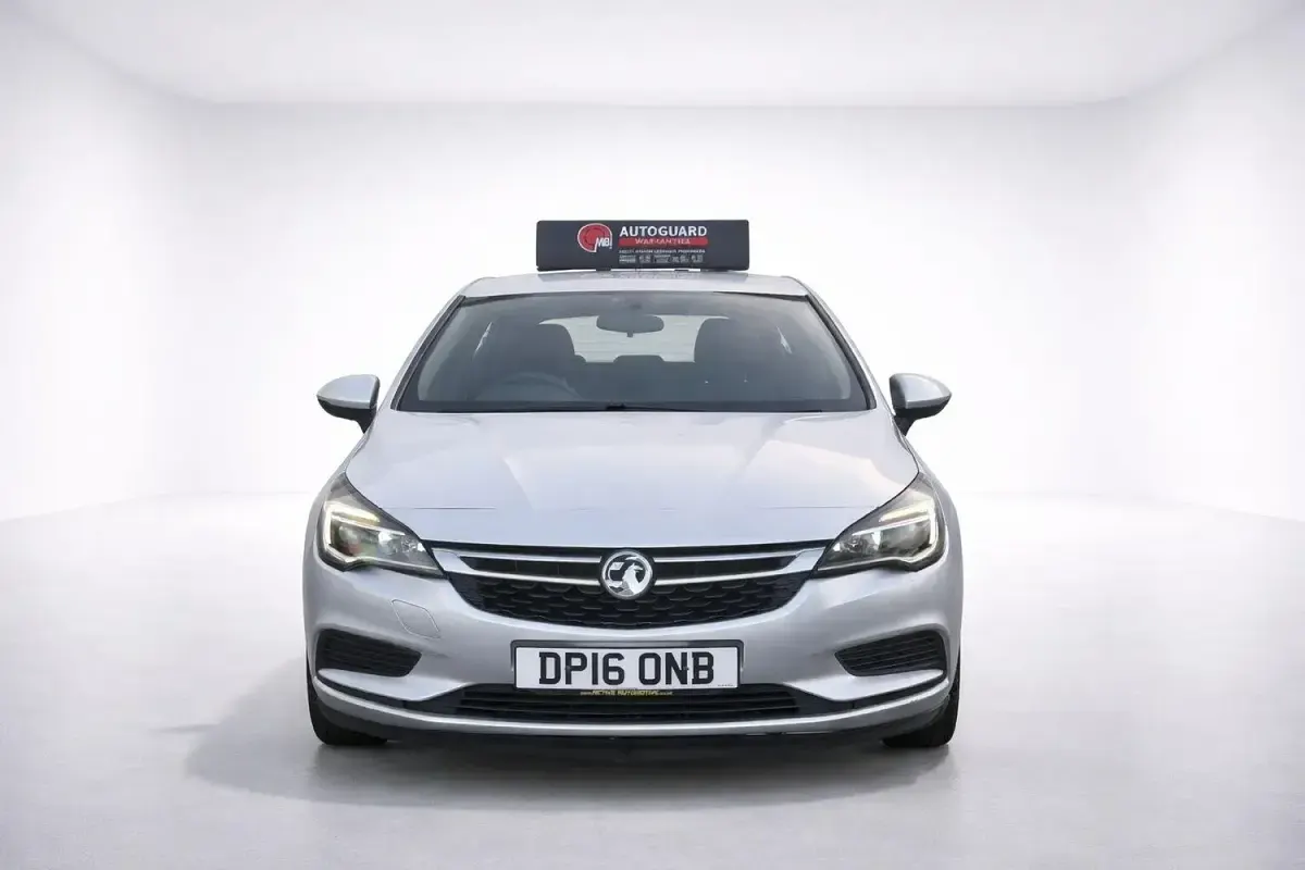 Used Vauxhall Astra Design Edition 125 HP (91 kW) 2016 Silver Hatchback