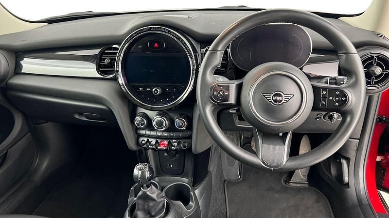 Used Mini Cooper Classic 134 HP (98 kW) 2022 Red Hatchback